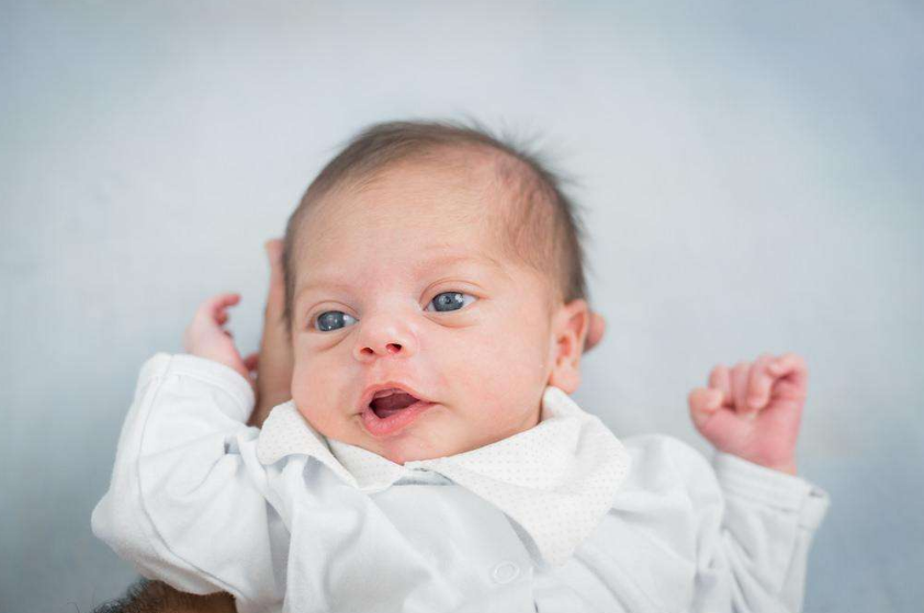 寶寶頭發稀少是缺什么嗎 寶寶頭發少怎么辦好