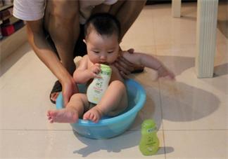 孩子濕疹和痱子有什么差別 孩子濕疹和痱子怎么護(hù)理比較好