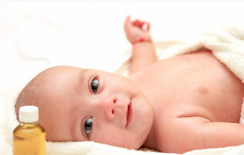 兩歲前寶寶脹氣能用脹氣膏嗎 為什么寶寶不能用脹氣膏 