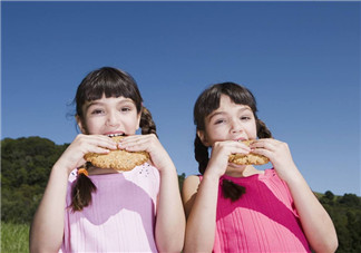 家有雙胞胎孩子怎么教育 雙胞胎如何更好地教育