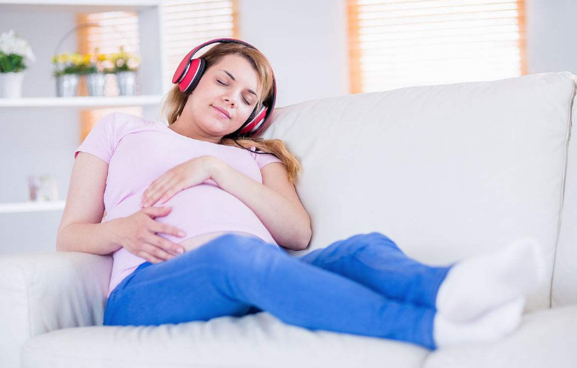 剖腹產前聽音樂好不好 剖腹產前聽音樂能緩解疼痛嗎