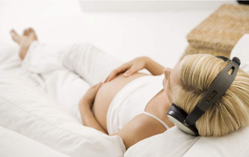 剖腹產前聽音樂好不好 剖腹產前聽音樂能緩解疼痛嗎