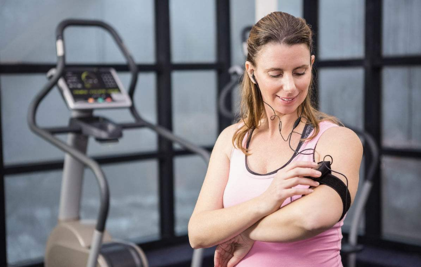 剖腹產前聽音樂好不好 剖腹產前聽音樂能緩解疼痛嗎