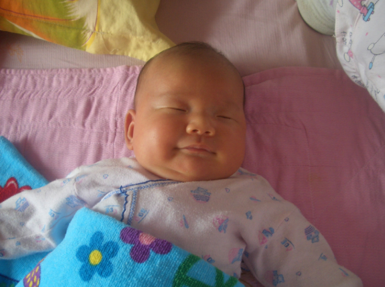 寶寶突然嗆奶了應(yīng)該怎么做比較好 寶寶嗆奶應(yīng)急做法