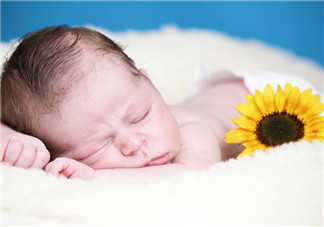 哄娃睡覺(jué)難的說(shuō)說(shuō)感慨 終于哄娃睡著了幽默的句子短語(yǔ)