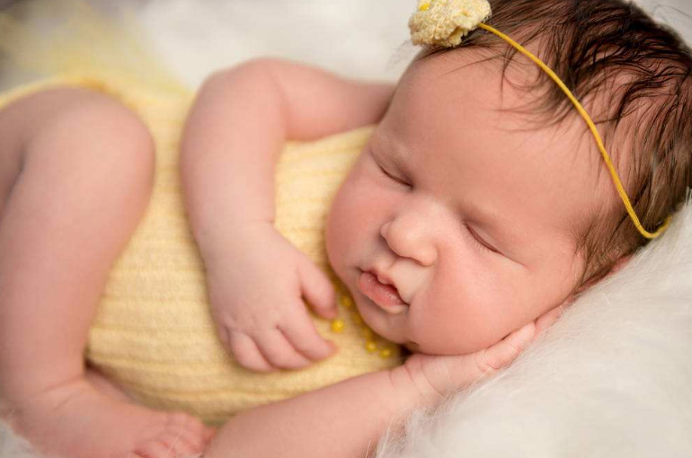 哄娃睡覺(jué)難的說(shuō)說(shuō)感慨 終于哄娃睡著了幽默的句子短語(yǔ)