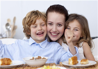 夏季帶孩子在外就餐如何做到安全健康 帶孩子外食需要注意什么