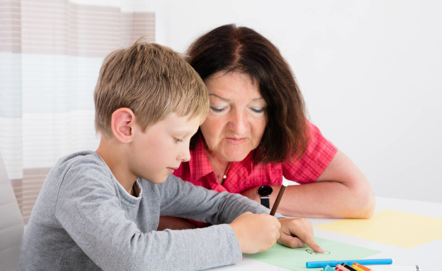 保姆在家?guī)Ш⒆又魅藨撟⒁馐裁?如何與帶寶寶的保姆相處 