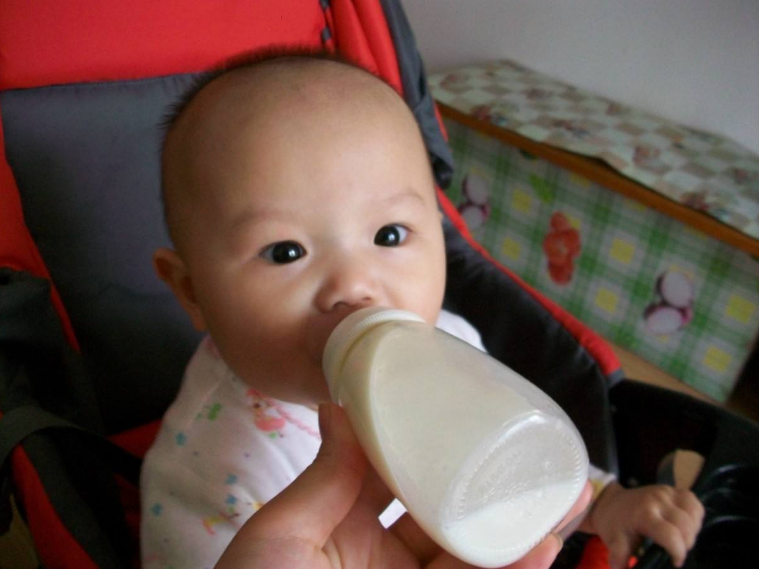 孩子在厭奶期不吃奶怎么辦好 孩子厭奶期不吃奶會(huì)影響發(fā)育嗎 孩子在厭奶期不吃奶怎么辦好 孩子厭奶期不吃奶會(huì)影響發(fā)育嗎