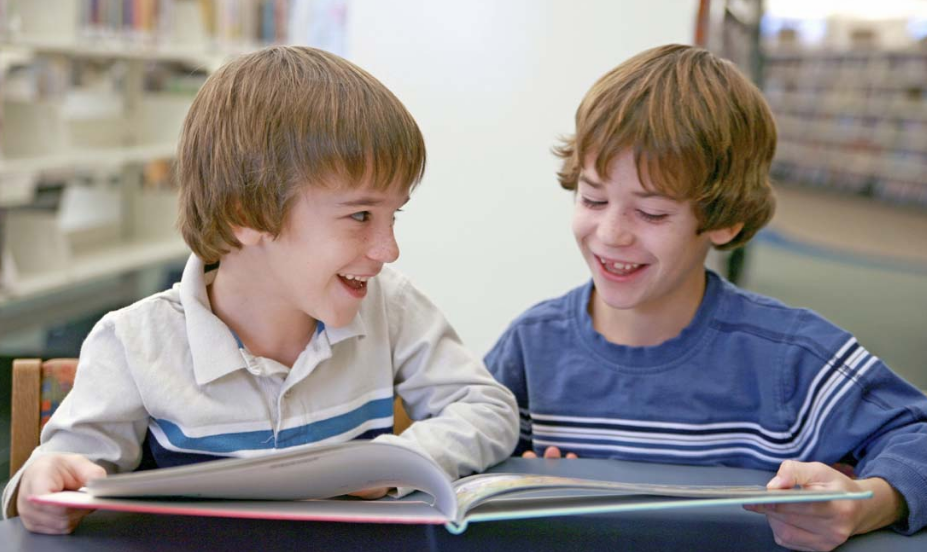 孩子玩手機怎么防止近視 孩子如何用電子產品不近視