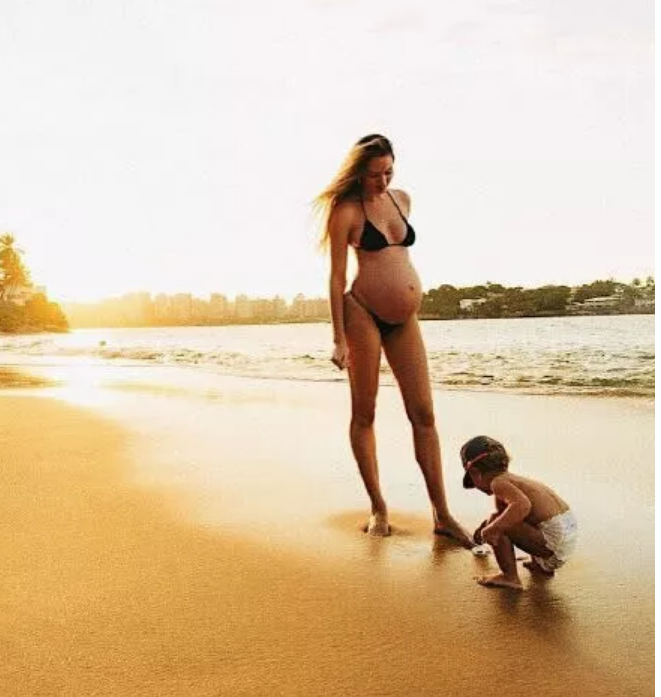 維密超模糖糖二胎產(chǎn)后怎么恢復(fù)的 產(chǎn)后如何恢復(fù)細(xì)腰平坦小腹