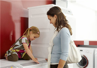 產后掉發會持續多久 如何照護產后落發 產后掉發會持續多久 如何照護產后落發