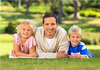 父親對一個孩子的成長影響有多大 父親如何改善與孩子間的親子關系