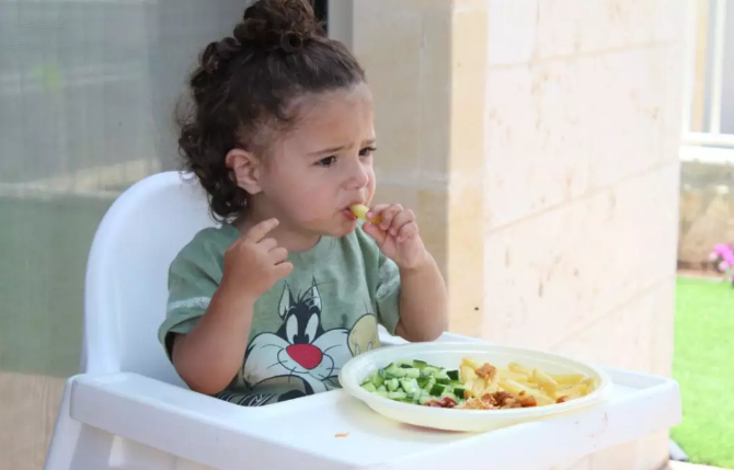 孩子什么時候給他吃輔食最好 孩子吃輔食有哪些特征