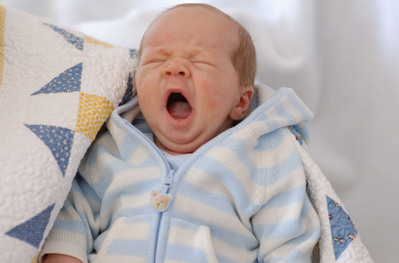 孩子睡前喜歡鬧的心情說說 孩子睡前玩鬧的句子短語朋友圈