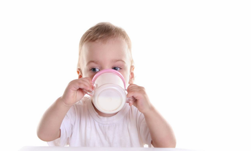 寶寶一歲以后有必要換奶粉嗎 怎么選擇一歲后寶寶喝的配方奶
