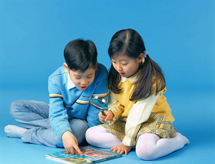 孩子喜歡重復(fù)做一件事情正常嗎 怎么看待孩子重復(fù)做一件事情的行為