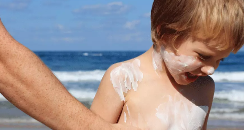 嬰兒曬太陽如何保護眼睛2018 寶寶曬太陽要保護眼睛方法