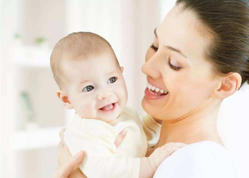 孩子發燒一夜沒睡的說說 不希望孩子生病的句子感慨朋友圈