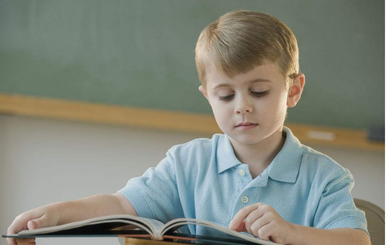 陪孩子閱讀的心情感慨 和孩子一起感受閱讀的快樂的句子短語