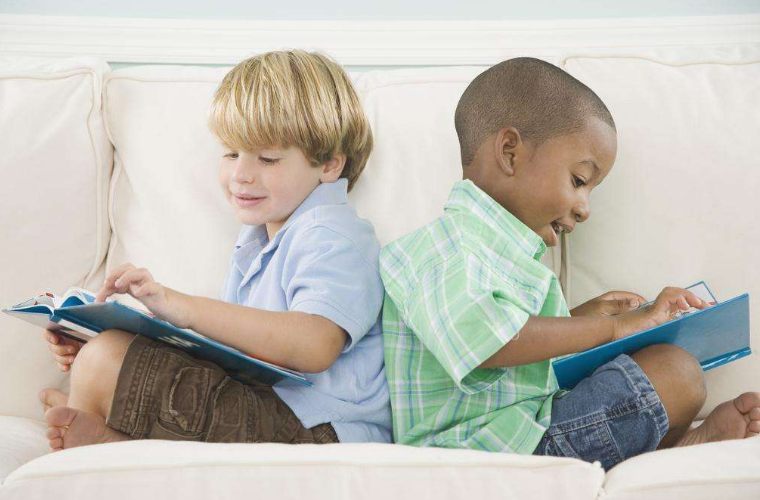 陪孩子閱讀的心情感慨 和孩子一起感受閱讀的快樂的句子短語