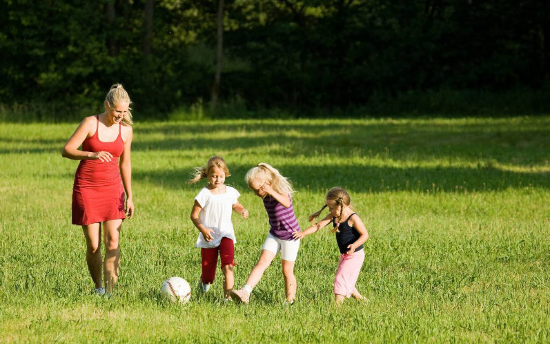 暑假帶孩子出來玩的心情說說 暑假珍惜和孩子在一起的美好時光的朋友圈