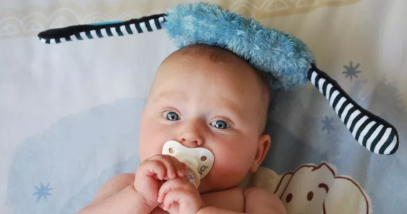 寶寶出現(xiàn)枕禿是因為缺鈣嗎 寶寶枕禿多大會長齊