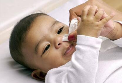 寶寶出現鼻塞是怎么回事 寶寶出現鼻塞怎么辦