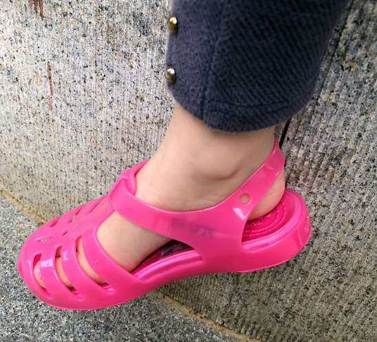 卡駱馳crocs兒童涼鞋怎么樣 crocs女涼鞋孩子喜歡嗎