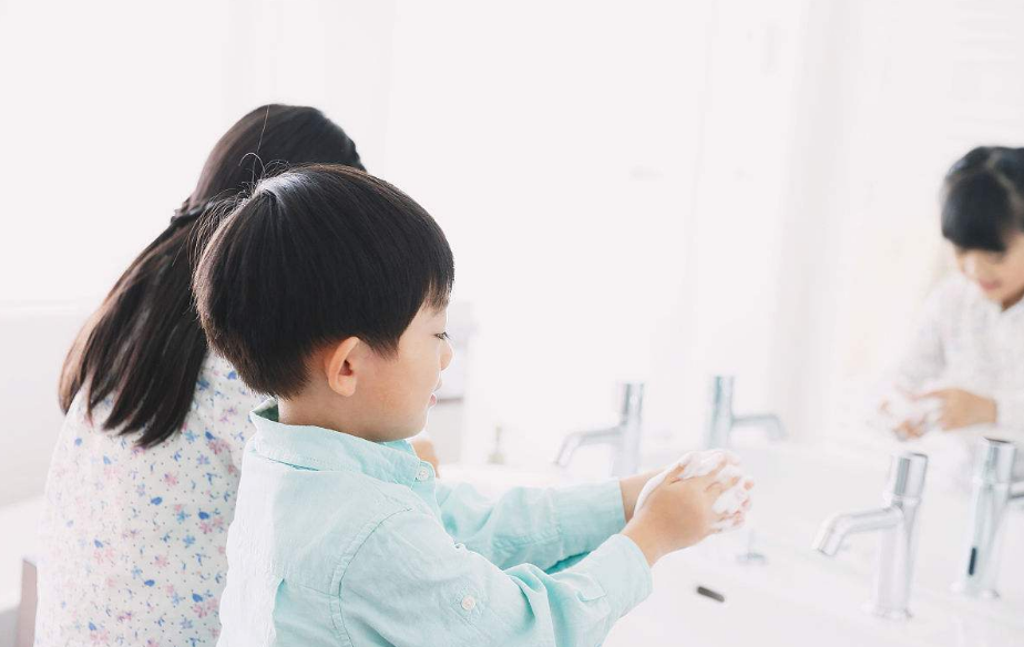 孩子什么時候洗手好 怎么讓孩子多多洗手