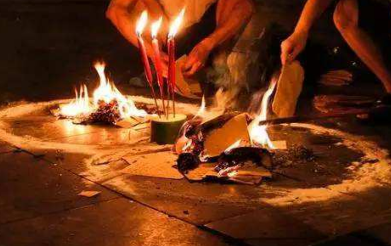 中元節(jié)孕婦可以上香燒紙嗎 2018中元節(jié)孕婦可以上墳燒包嗎