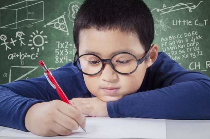 孩子為什么會容易近視 孩子很小就近視了怎么辦
