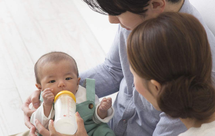寶寶吃母乳過(guò)敏怎么辦 寶寶吃不慣母乳怎么辦好