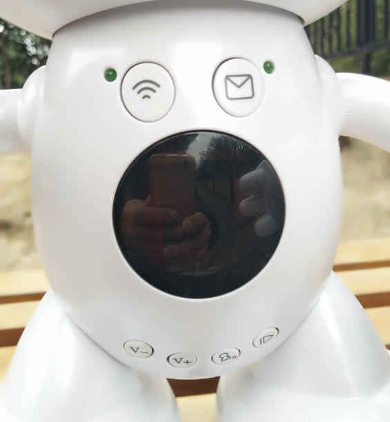 愛童星際小白兒童智能機器人怎么樣 愛童星際智能機器人使用測評