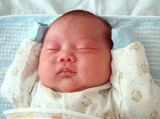 寶寶睡覺靠墻好不好 中元節寶寶可以靠墻睡覺嗎