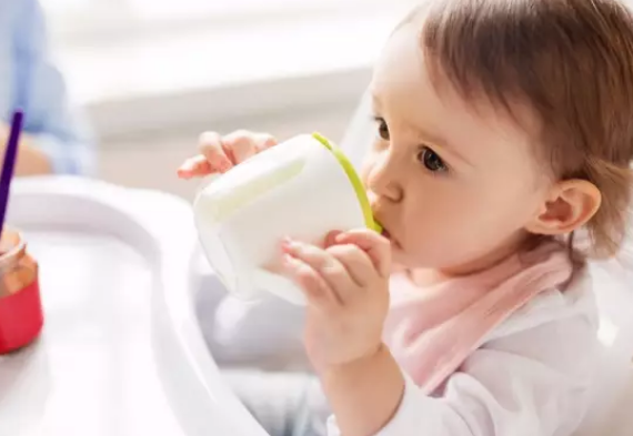 什么時(shí)候開始準(zhǔn)備引入奶瓶 如何讓奶瓶的引入更順利 什么時(shí)候開始準(zhǔn)備引入奶瓶 如何讓奶瓶的引入更順利