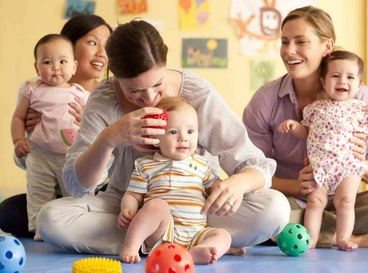 一帶孩子就只能抱著怎么辦 出去玩抱著他會寵壞孩子嗎