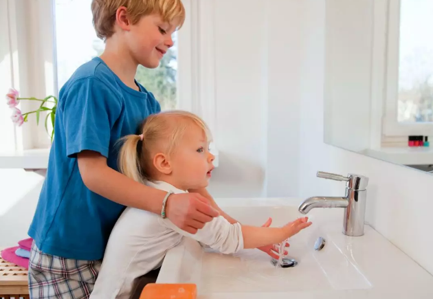 孩子說肚子痛可能是什么原因導致的 孩子肚子疼正確做法 孩子說肚子痛可能是什么原因導致的 孩子肚子疼正確做法