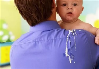 寶寶為什么會吐奶 如何減少寶寶吐奶