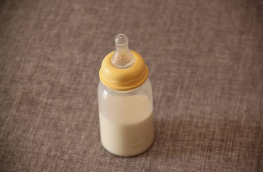 寶寶便便呈奶瓣狀是什么原因 怎么調理好寶寶的腸胃