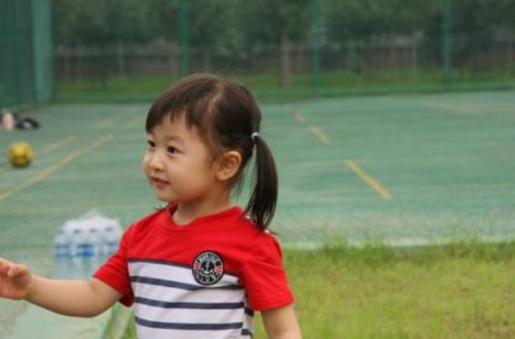 女兒上幼兒園的說說 女兒上幼兒園舍不得心情說說朋友圈