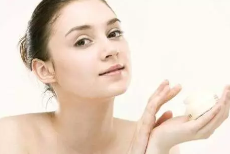 產后皮膚暗黃怎么辦 產后如何護理肌膚