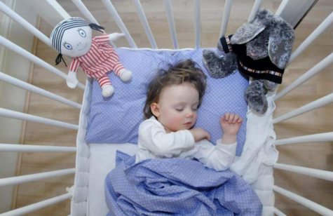 寶寶從床上掉下來了媽媽怎么辦好 寶寶從床上掉下來正確做法