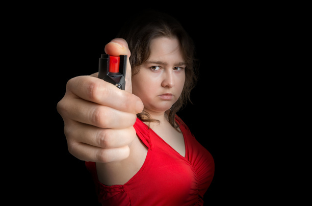 女性如何防身 女性防身應該攜帶武器嗎