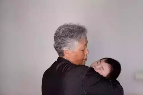 與老人帶娃觀念沖突怎么辦 與老人帶娃觀念沖突應如何溝通2018