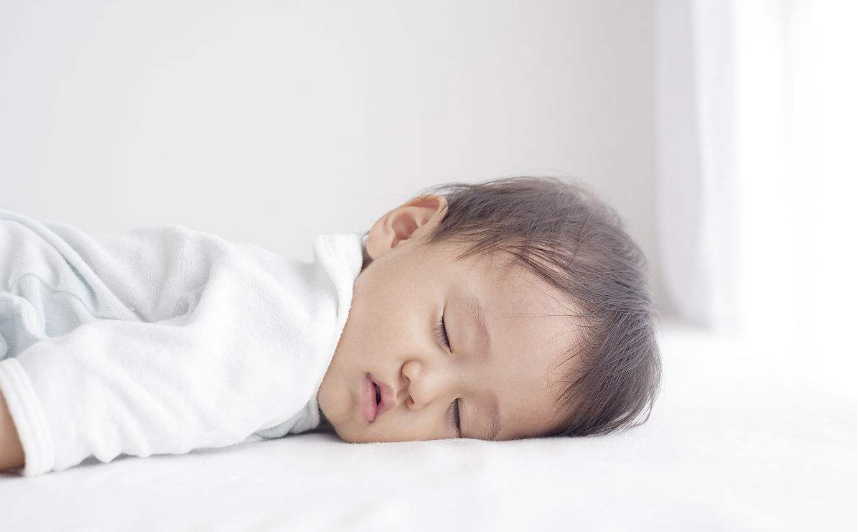 孩子2歲多不肯睡覺怎么辦 孩子2歲哄睡困難怎么辦