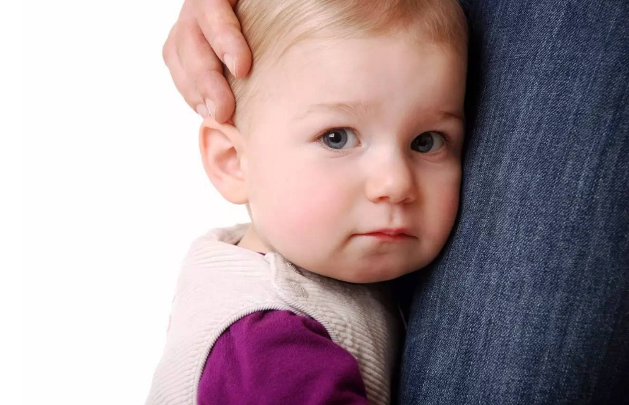 經(jīng)常吼孩子會不會導(dǎo)致孩子膽小 孩子膽小是因?yàn)槭裁? alt=