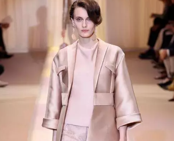 真絲和桑蠶絲哪個貴 真絲和桑蠶絲區別是什么 真絲和桑蠶絲哪個貴 真絲和桑蠶絲區別是什么