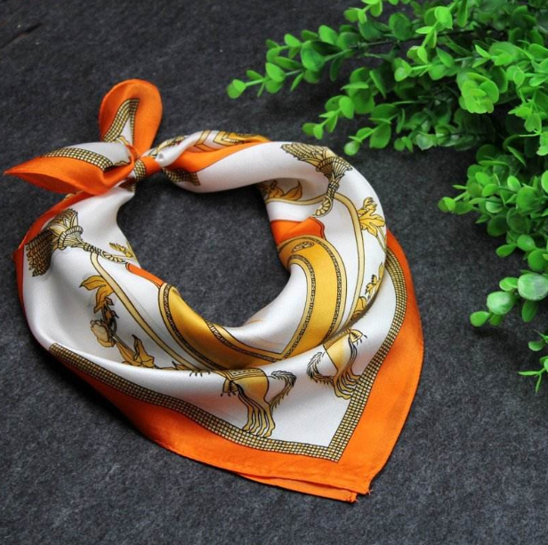 真絲衣服上的油怎么洗 真絲衣服上面的油洗的掉嗎 真絲衣服上的油怎么洗 真絲衣服上面的油洗的掉嗎