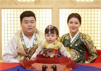 羅熙rohee爸爸媽媽照片 韓國寶寶羅熙rohee是誰的女兒